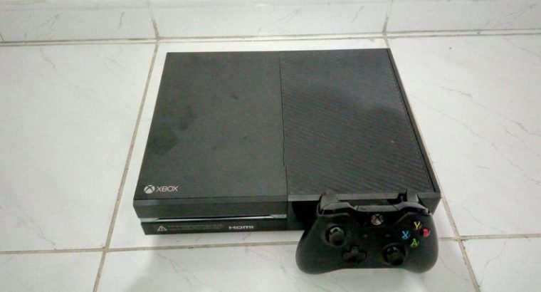 XBOX One in perfect condition with 5 Games