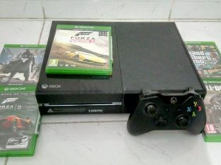 XBOX One in perfect condition with 5 Games