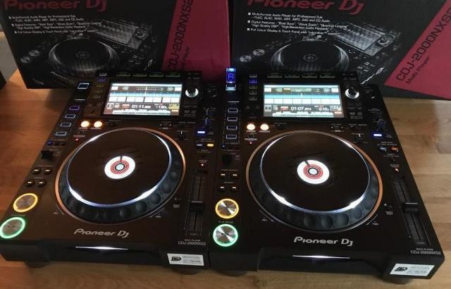 2x Pioneer CDJ-2000NXS2 + 1x DJM-900NXS2 mixer cos