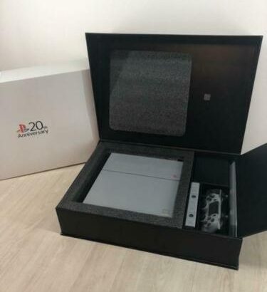 PLAYSTATION 4 20th Anniversary – LIMITED EDITION