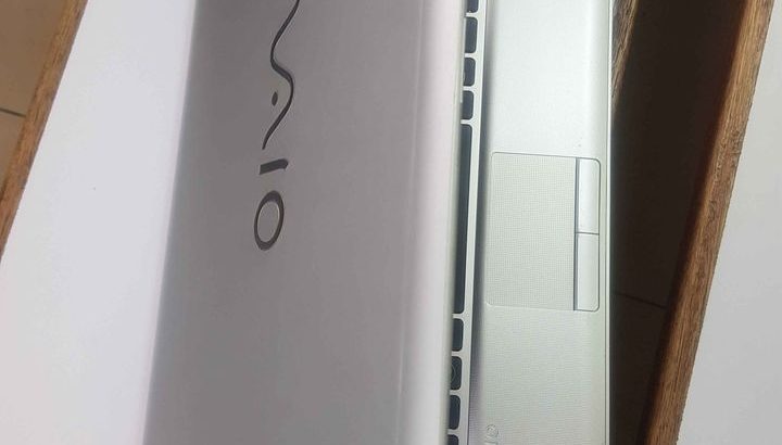 Sony core i5, 4gb Ram, 320gb hdd, Windows 10 pro